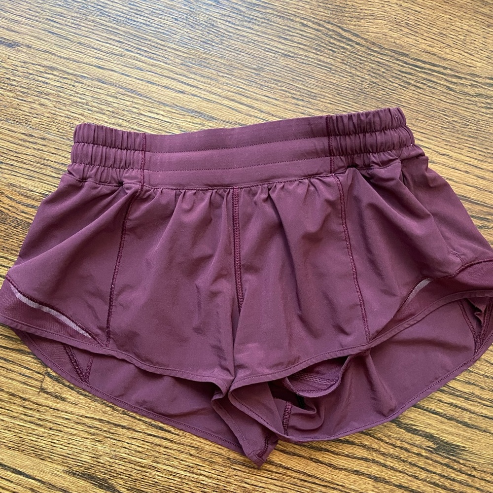 lululemon size 6 hotty hots